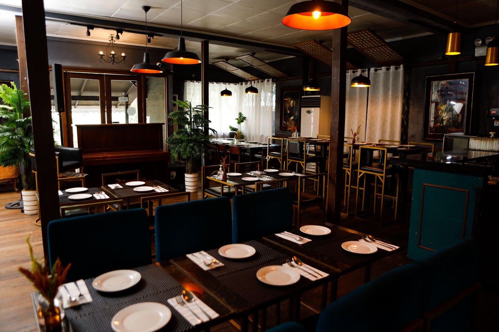 Delgado 112 interior bar area